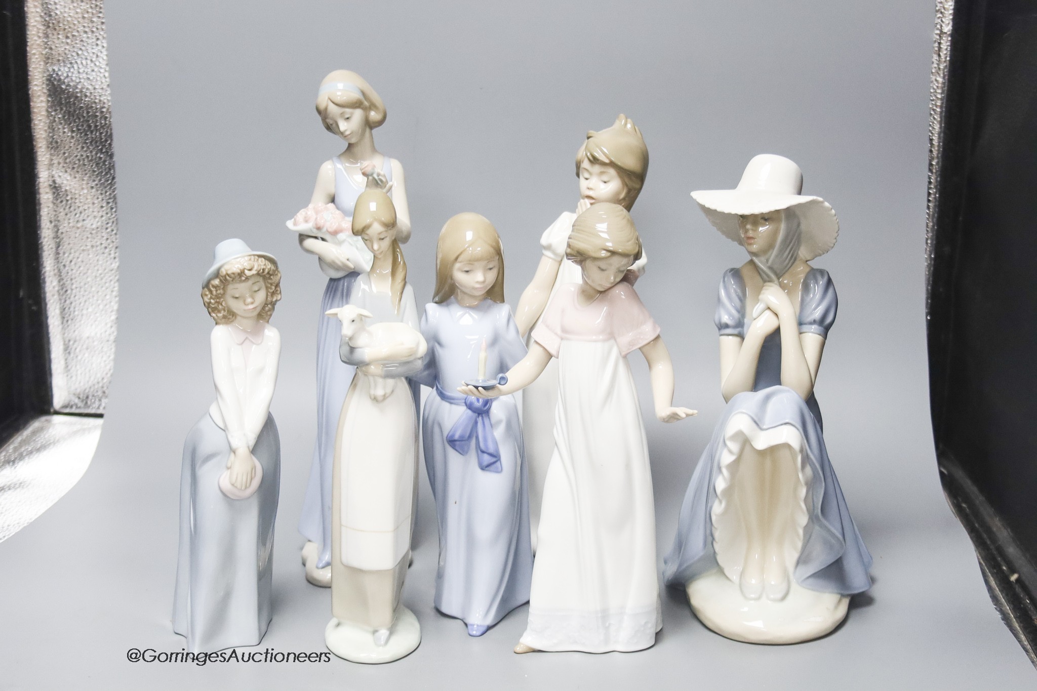 Six Nao porcelain figures and a Lladro figure (7)